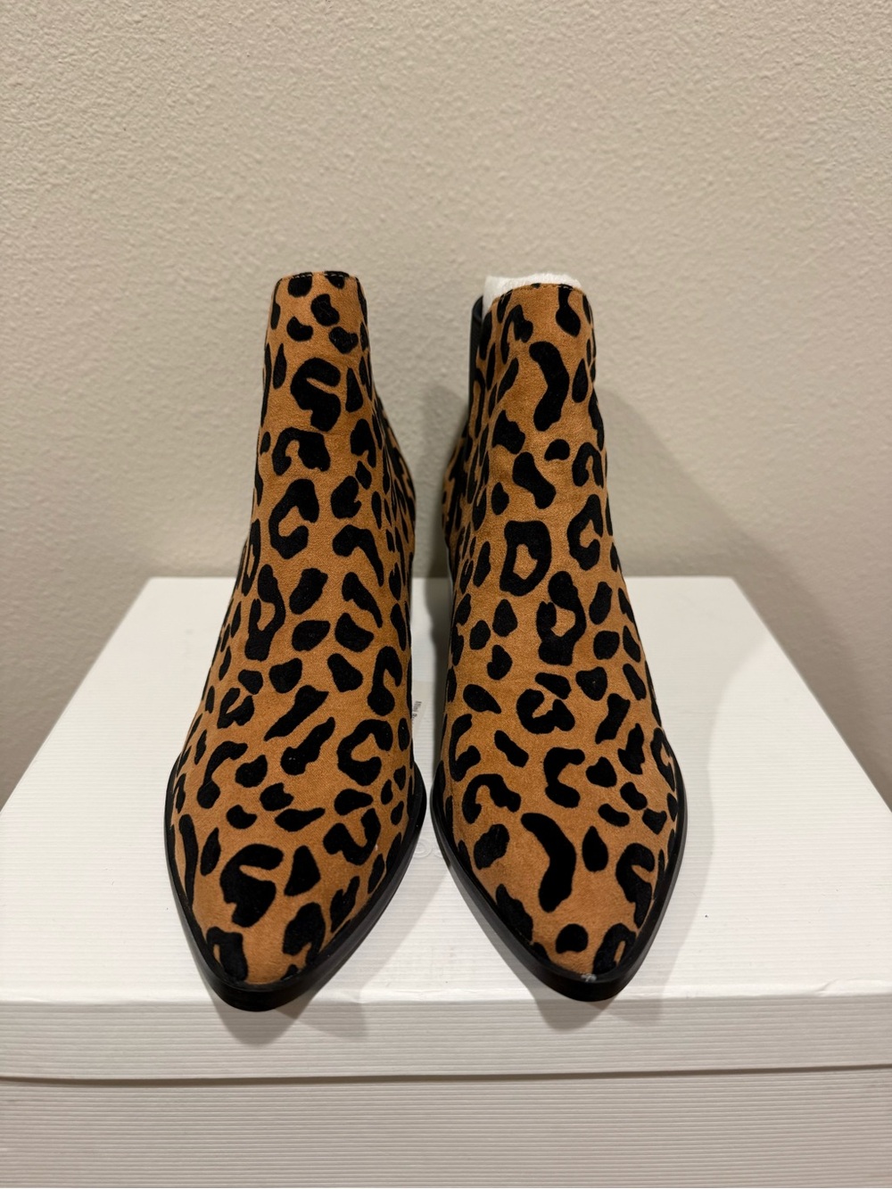 Brand new Chinese Laundry Finn leopard print Chelsea Ankle Boots